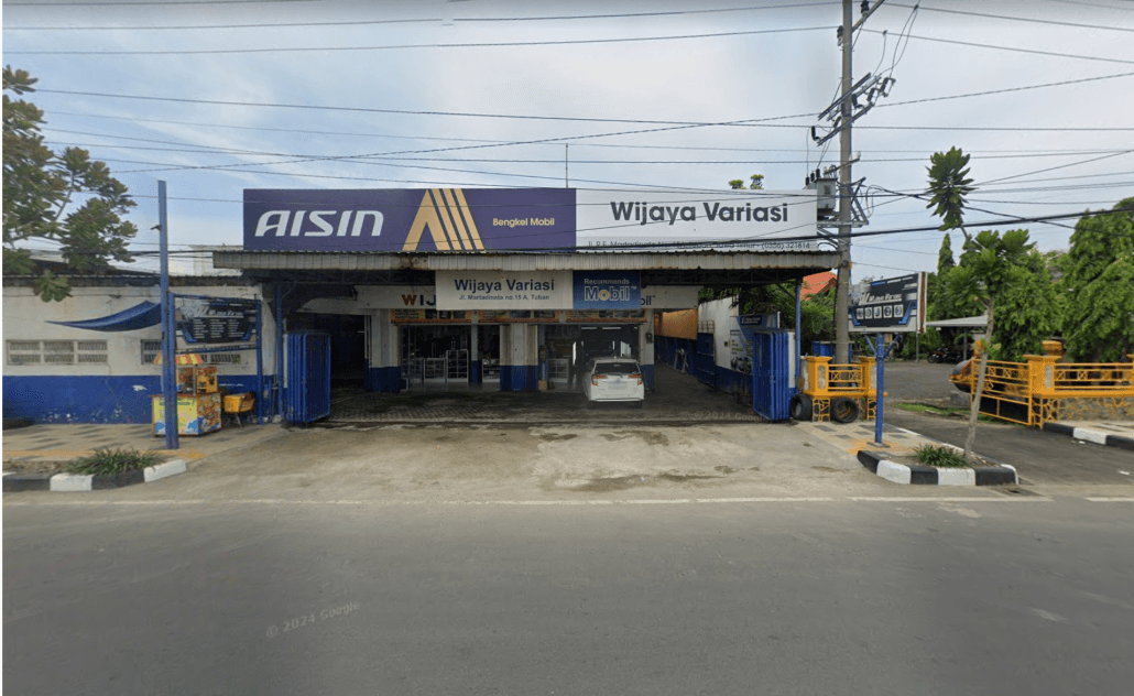 Aisin Garage storefront